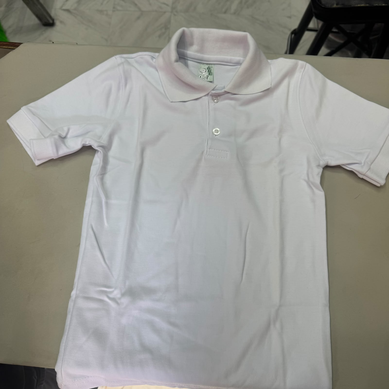 Prenda escolar blanca